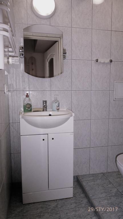 Pokoje Goscinne I Apartamenty Krupowki 19 Zakopane Room photo